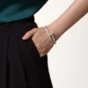 Pulsera Juste Un Clou, modelo grande, con medio pavé