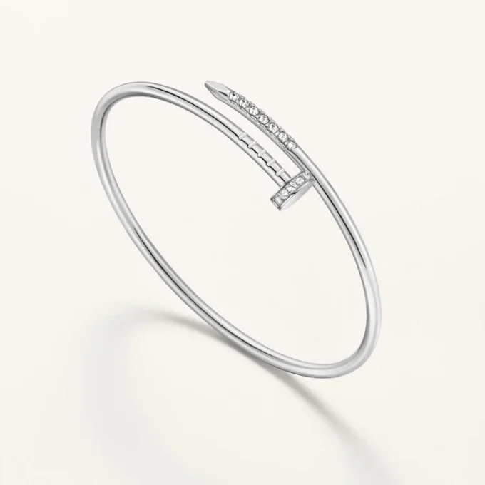 Pulsera Juste Un Clou, modelo pequeño, diamantes engastados al revés