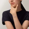 Pulsera Love, con cadena