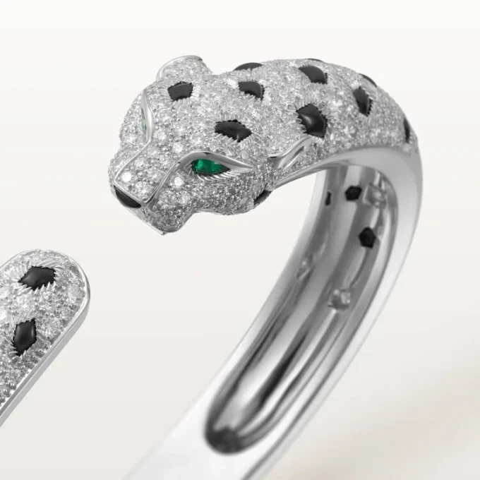 Pulsera Panthere De Cartier, modelo mediano, con medio pavé