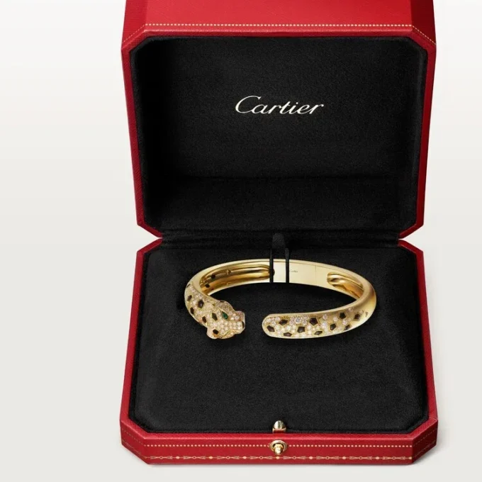 Pulsera Panthere De Cartier, modelo mediano, con medio pavé